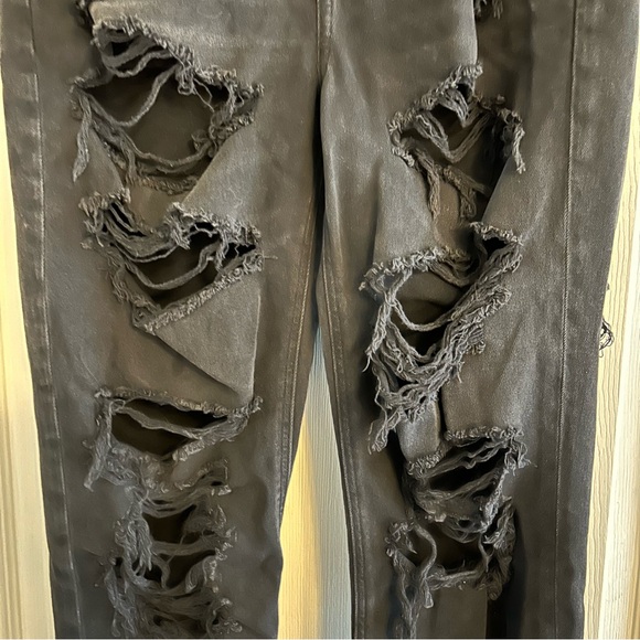 American Eagle Women's Mom Jeans Black with heavy distressing and holes size 8 - Picture 2 of 10